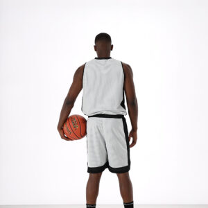 40221207_BKWH_Reversible Tank Top Black-White_onBody 10.jpeg