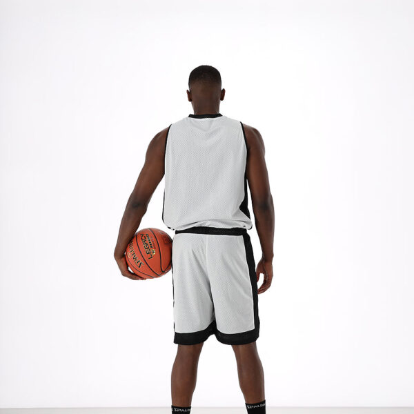 40221207_BKWH_Reversible Tank Top Black-White_onBody 10.jpeg