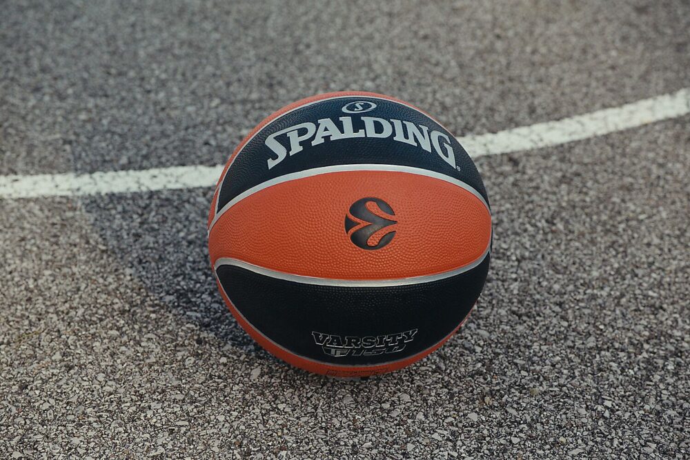 84506Z_Varsity TF-150 EuroLeague_Lifestyle 12.jpg