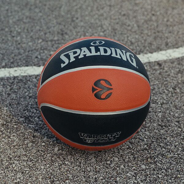 84506Z_Varsity TF-150 EuroLeague_Lifestyle 12.jpg