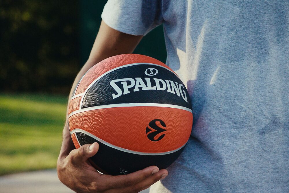 84506Z_Varsity TF-150 EuroLeague_Lifestyle 8.jpg