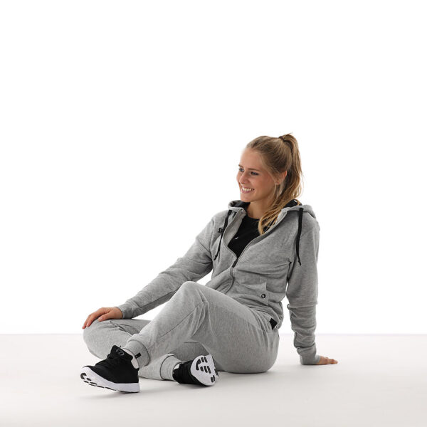 40221512-GM_Flow Hoody Zipper Jacket wmn Grey Melange_onBody 13.jpeg