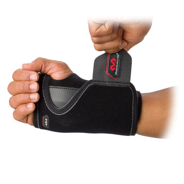 454R-BK_Wrist Brace Adjustable Black_Detail.png