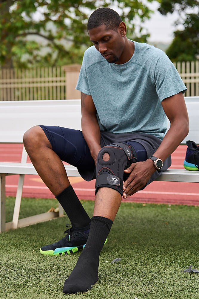 870-BK_Knee Stabilizer With Flexible Support Stays Black_Lifestyle.jpg