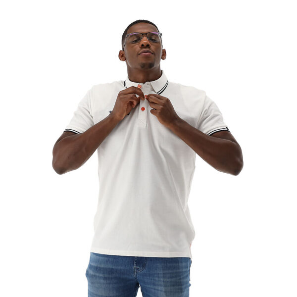 40221632-WHNY_Essential Polo White-Navy_onBody 5.jpeg