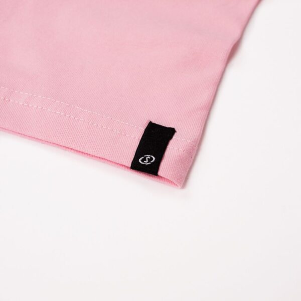 40221627-OP_Essential Logo Tee wmn Orchid Pink_Detail.png