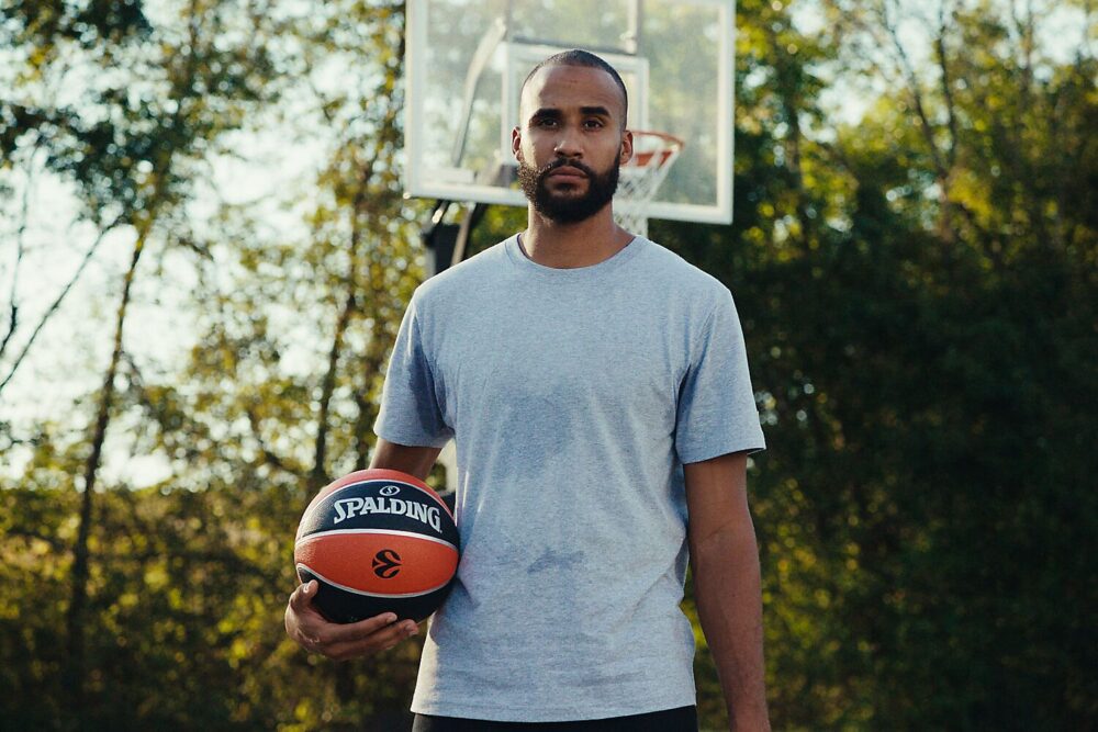 84506Z_Varsity TF-150 EuroLeague_Lifestyle 10.jpg