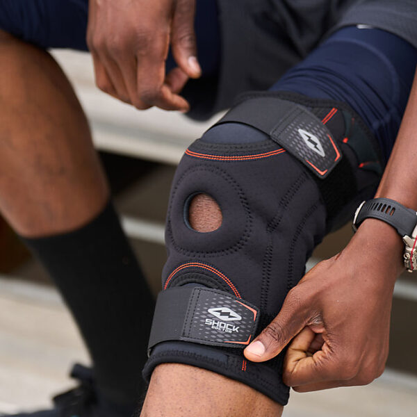 870-BK_Knee Stabilizer With Flexible Support Stays Black_Lifestyle 3.jpg