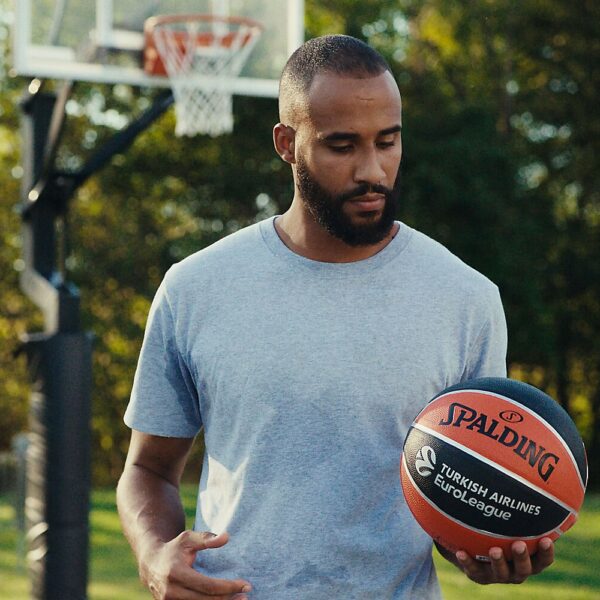 84506Z_Varsity TF-150 EuroLeague_Lifestyle 6.jpg