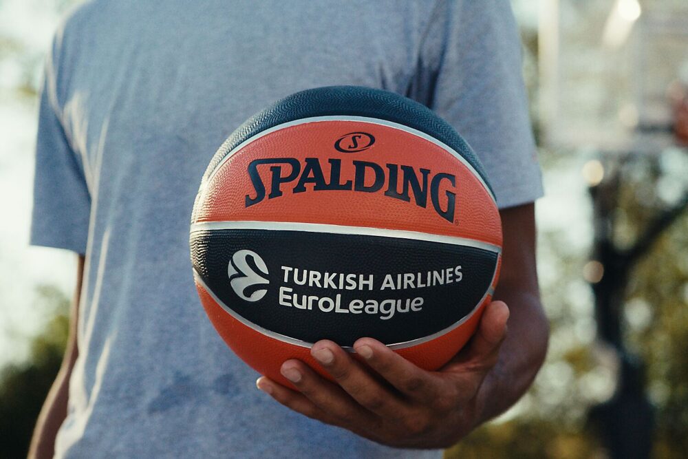 84506Z_Varsity TF-150 EuroLeague_Lifestyle 4.jpg