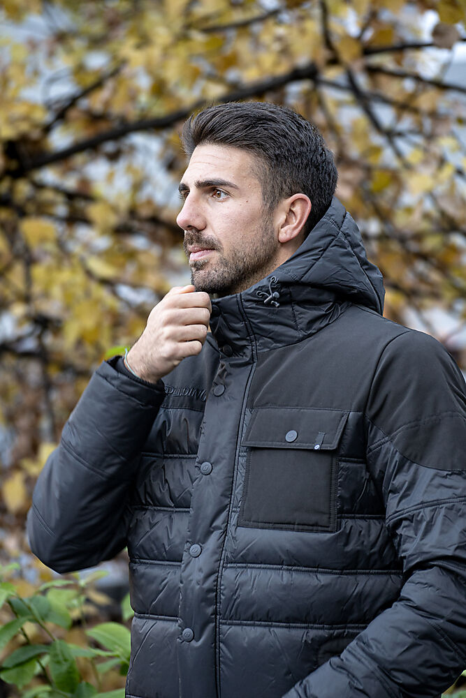 40221938-BK_Parka Black_Lifestyle.jpeg