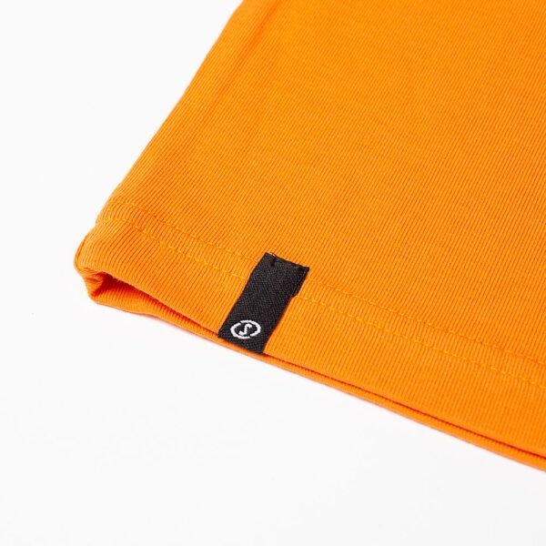 40221726-OOSK_Fast Tee Orange Ochre-Skydiver_Detail.png