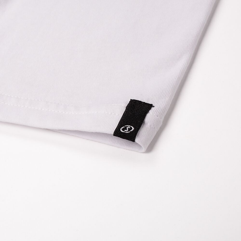 40221629-WH_Essential Tee White_Detail 2.png