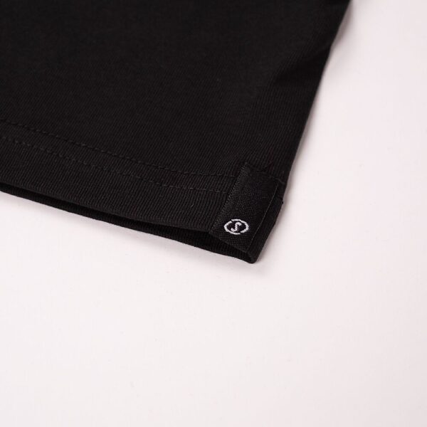 40221627-BKWH_Essential Logo Tee Wmn_Detail-01.png