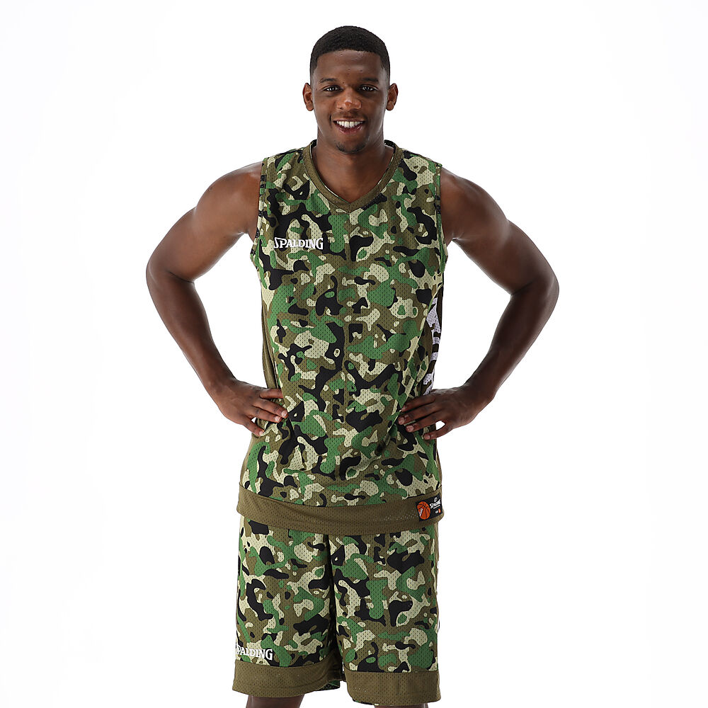 40221207_CMKH_Reversible Tank Top Camo-Khaki_onBody 7.jpeg