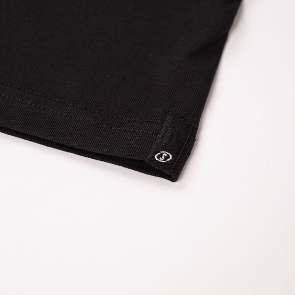 40221626-BK_Essential Logo Tee Black_Detail.png