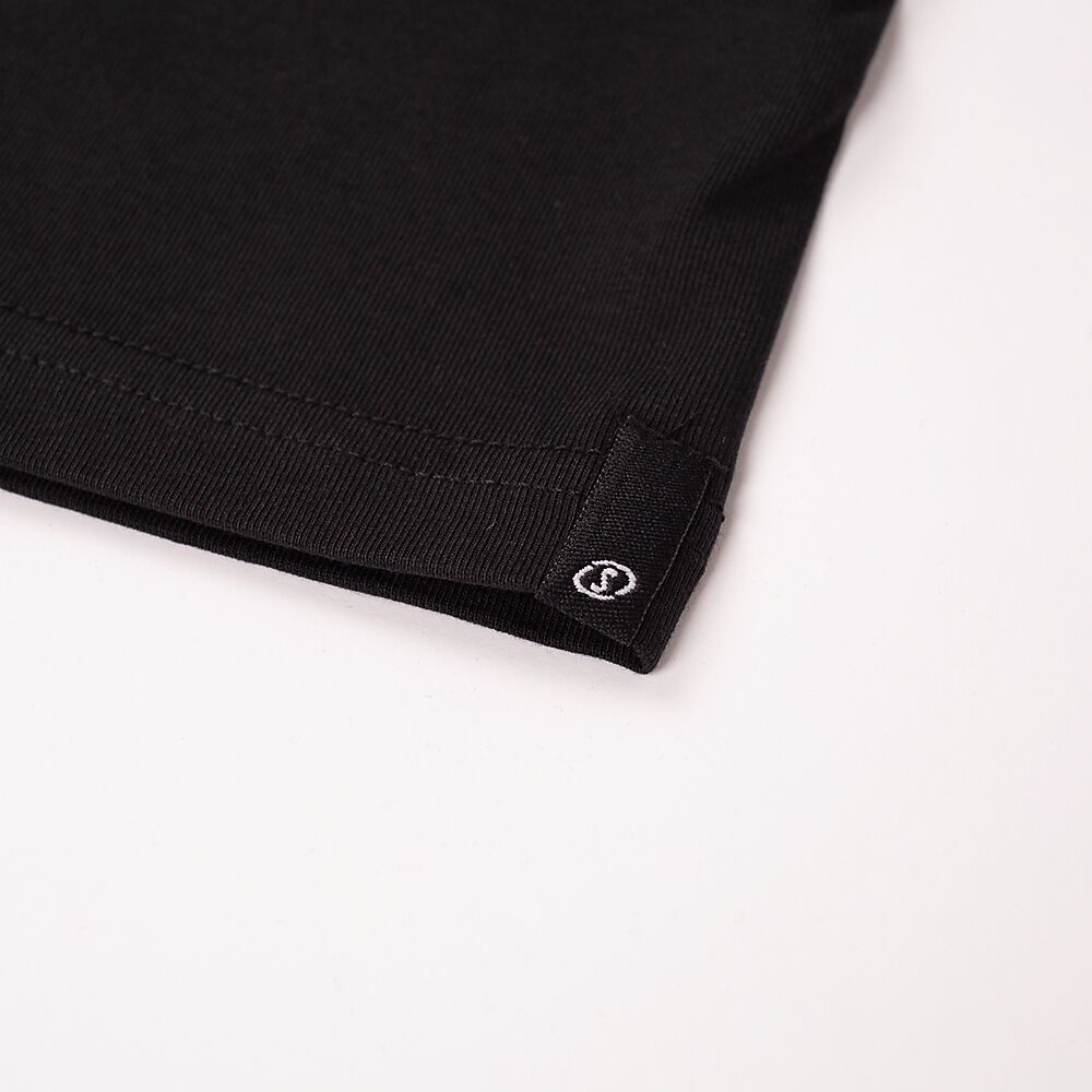 40221626-BK_Essential Logo Tee Black_Detail.png