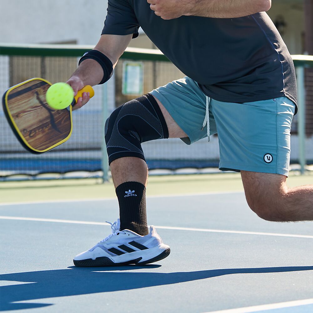 5125R-BK_Knee Sleeve 4-Way Elastic With Gel Buttress Black_Lifestyle 2.png