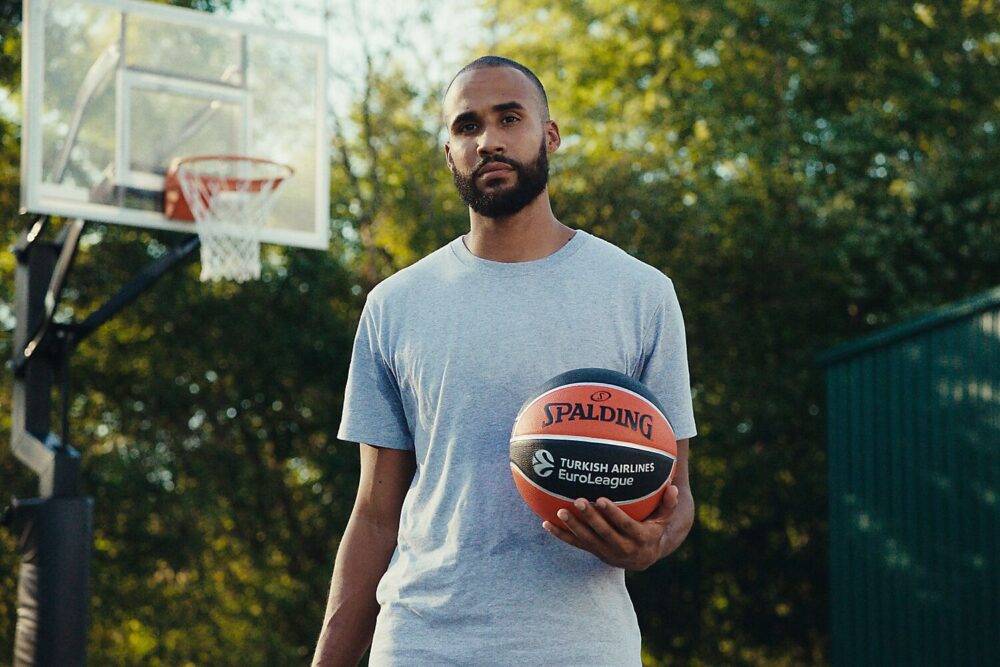 84506Z_Varsity TF-150 EuroLeague_Lifestyle 2.jpg