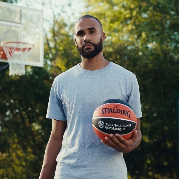 84506Z_Varsity TF-150 EuroLeague_Lifestyle 2.jpg