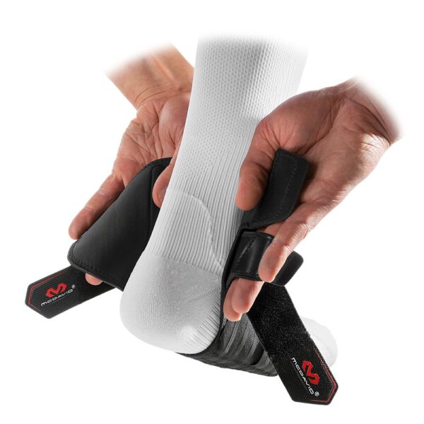 4305R-BK_Phantom 3+ Ankle Brace Black_Detail.png