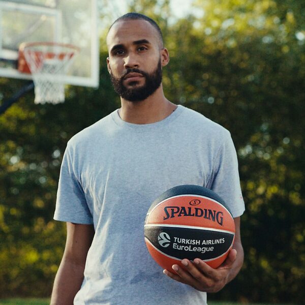 84506Z_Varsity TF-150 EuroLeague_Lifestyle.jpg