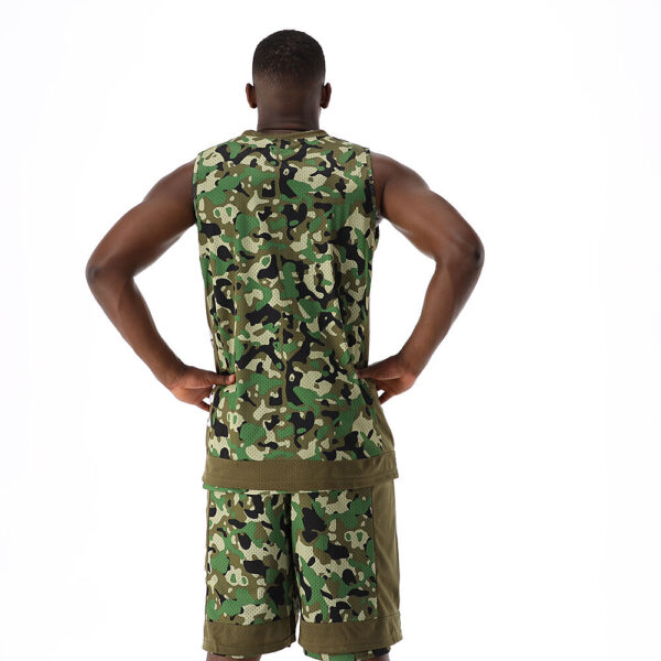 40221207_CMKH_Reversible Tank Top Camo-Khaki_onBody 5.jpeg