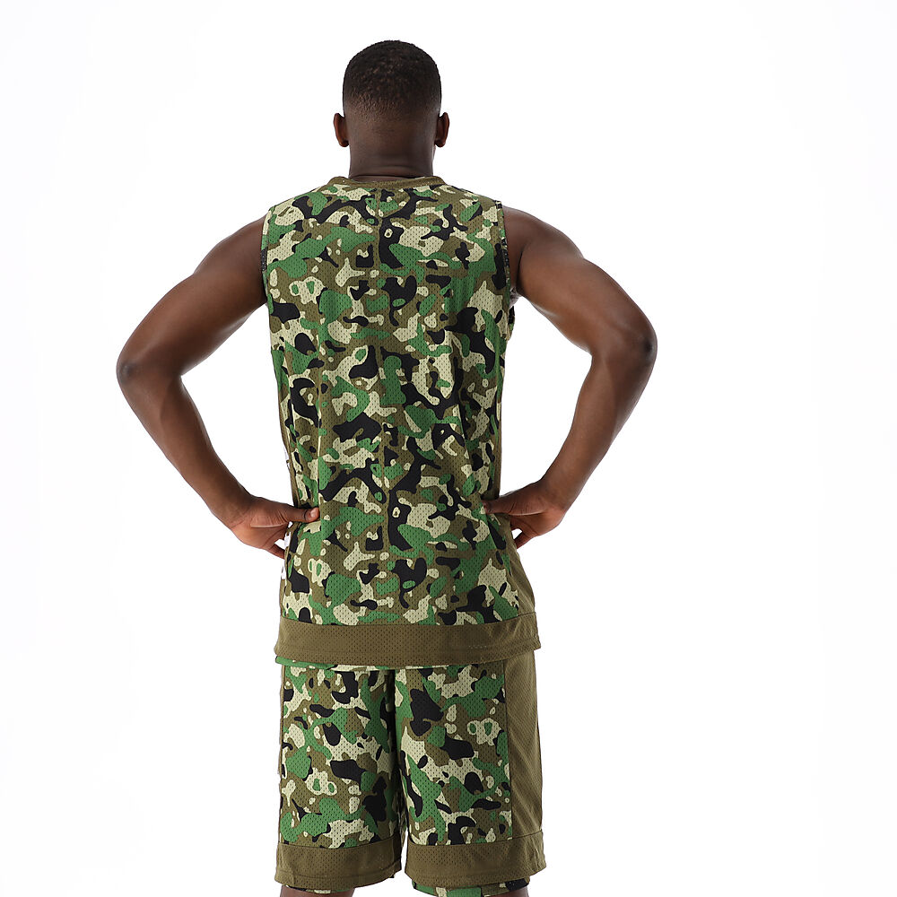 40221207_CMKH_Reversible Tank Top Camo-Khaki_onBody 5.jpeg