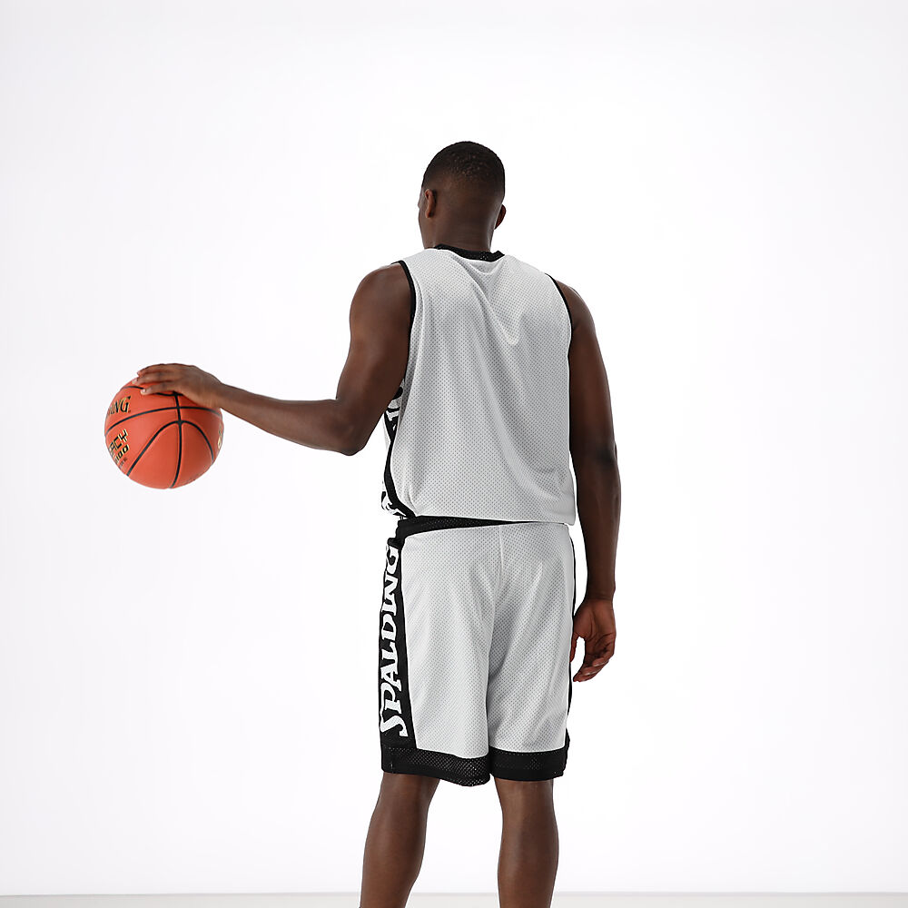 40221207_BKWH_Reversible Tank Top Black-White_onBody 9.jpeg