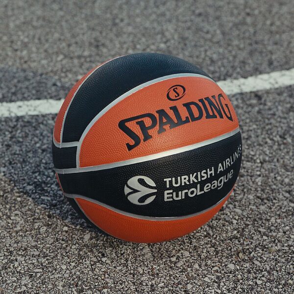 84506Z_Varsity TF-150 EuroLeague_Lifestyle 11.jpg