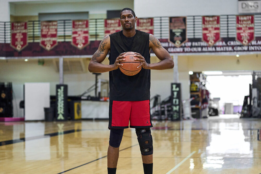 875-BK_Ultra Knee Support With Bilateral Hinges Black_Lifestyle 4.jpg