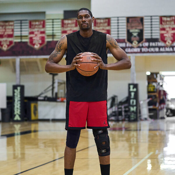 875-BK_Ultra Knee Support With Bilateral Hinges Black_Lifestyle 4.jpg