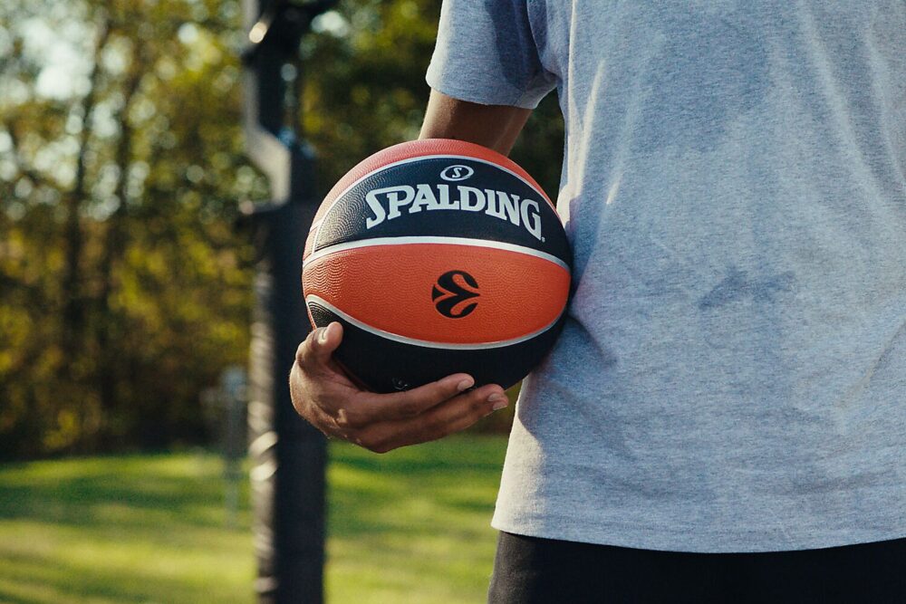 84506Z_Varsity TF-150 EuroLeague_Lifestyle 9.jpg