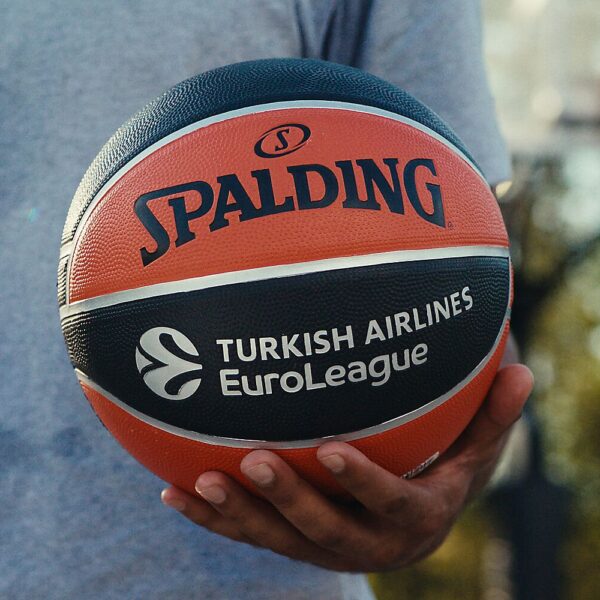84506Z_Varsity TF-150 EuroLeague_Lifestyle 5.jpg