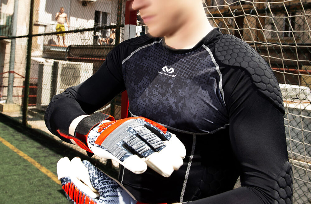 7739R-BKCM_HEX Goalkeeper Shirt Black Camo_Lifestyle 1.jpg
