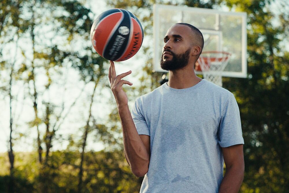 84506Z_Varsity TF-150 EuroLeague_Lifestyle 7.jpg