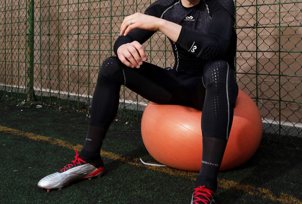 7746R-BKCM_Hex Goalkeeper 3-4 Thight Barcelona Black-Camo_Lifestyle 1.jpg