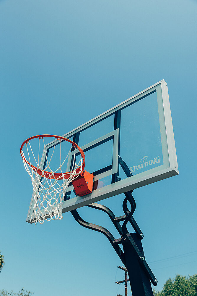 7B1560CN_The Beast 60inch_Lifestyle.jpg