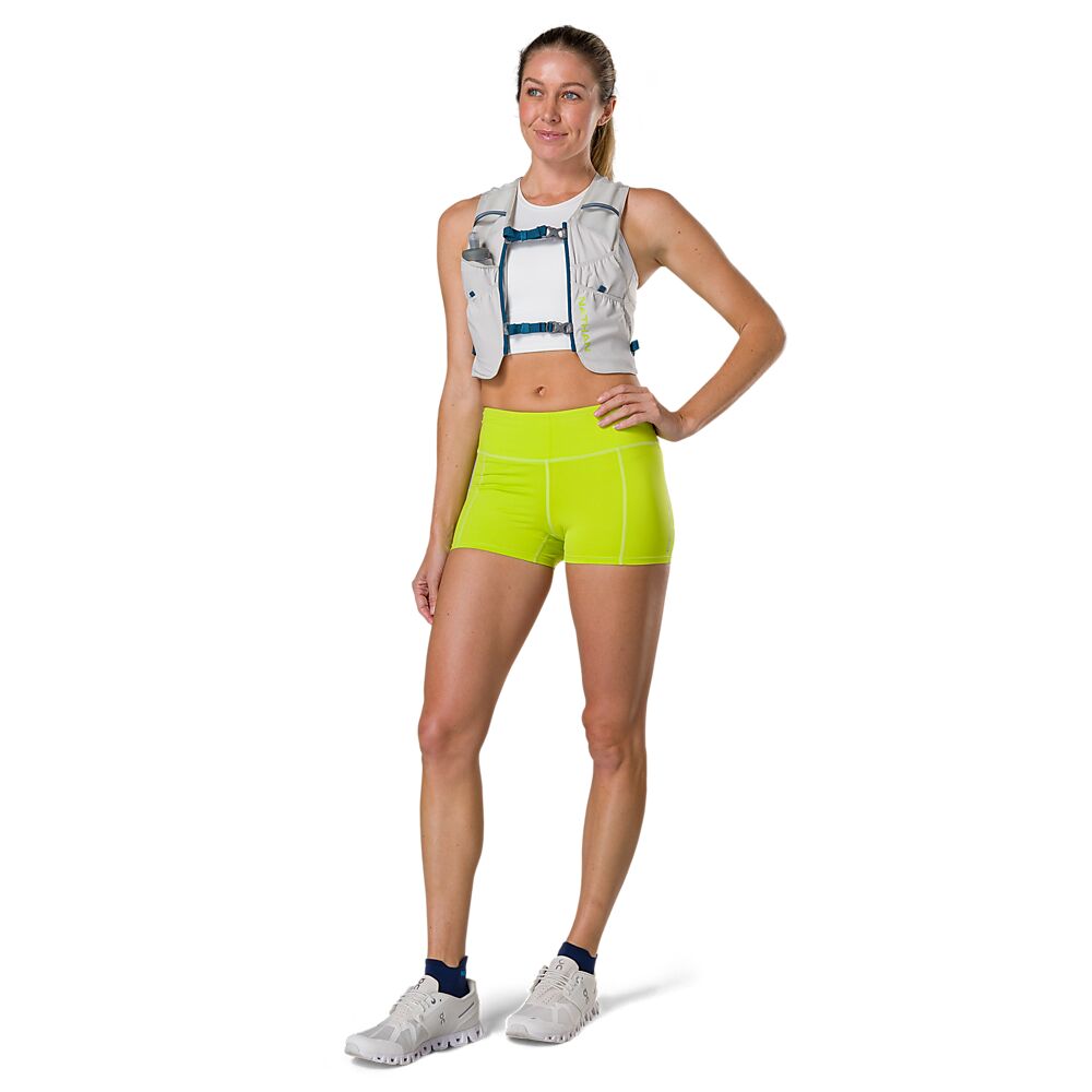 30570N-60011_Pinnacle FeatherLite Vest Vapor Grey_onBody 8.png