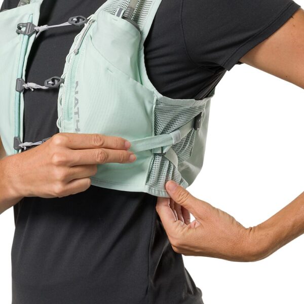 30890N-50215_Wm's Pinnacle Breeze 4L Surf Spray-Reflective Silver_onBody 5.png