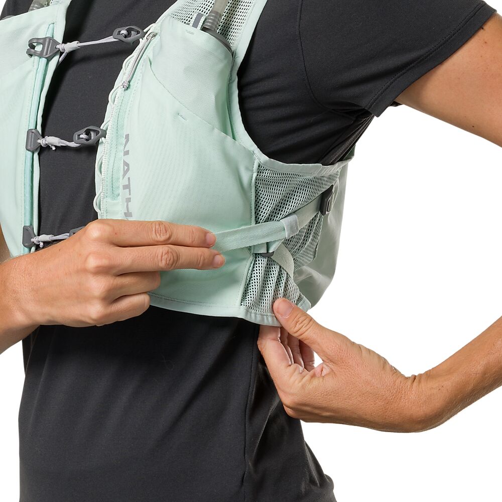 30890N-50215_Wm's Pinnacle Breeze 4L Surf Spray-Reflective Silver_onBody 5.png