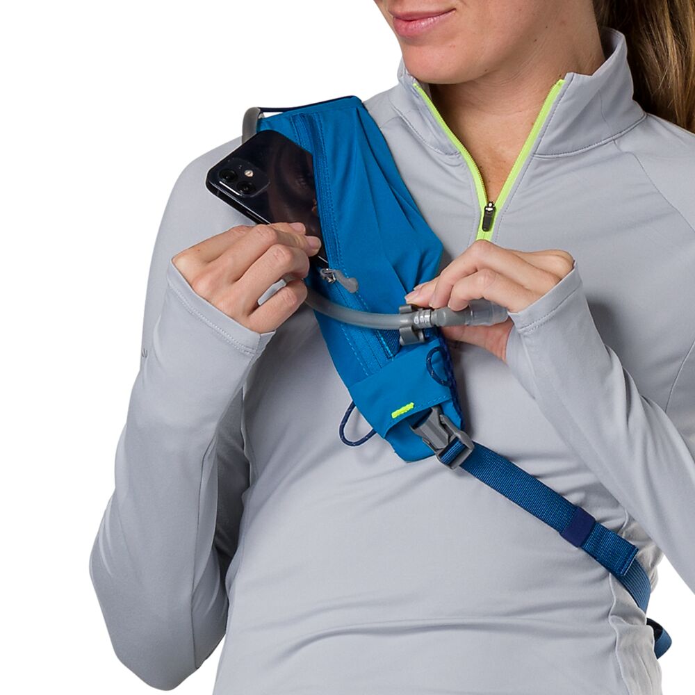 30430N-60272_Run Sling 8L Deep Blue-Sky Blue_onBody 5.png