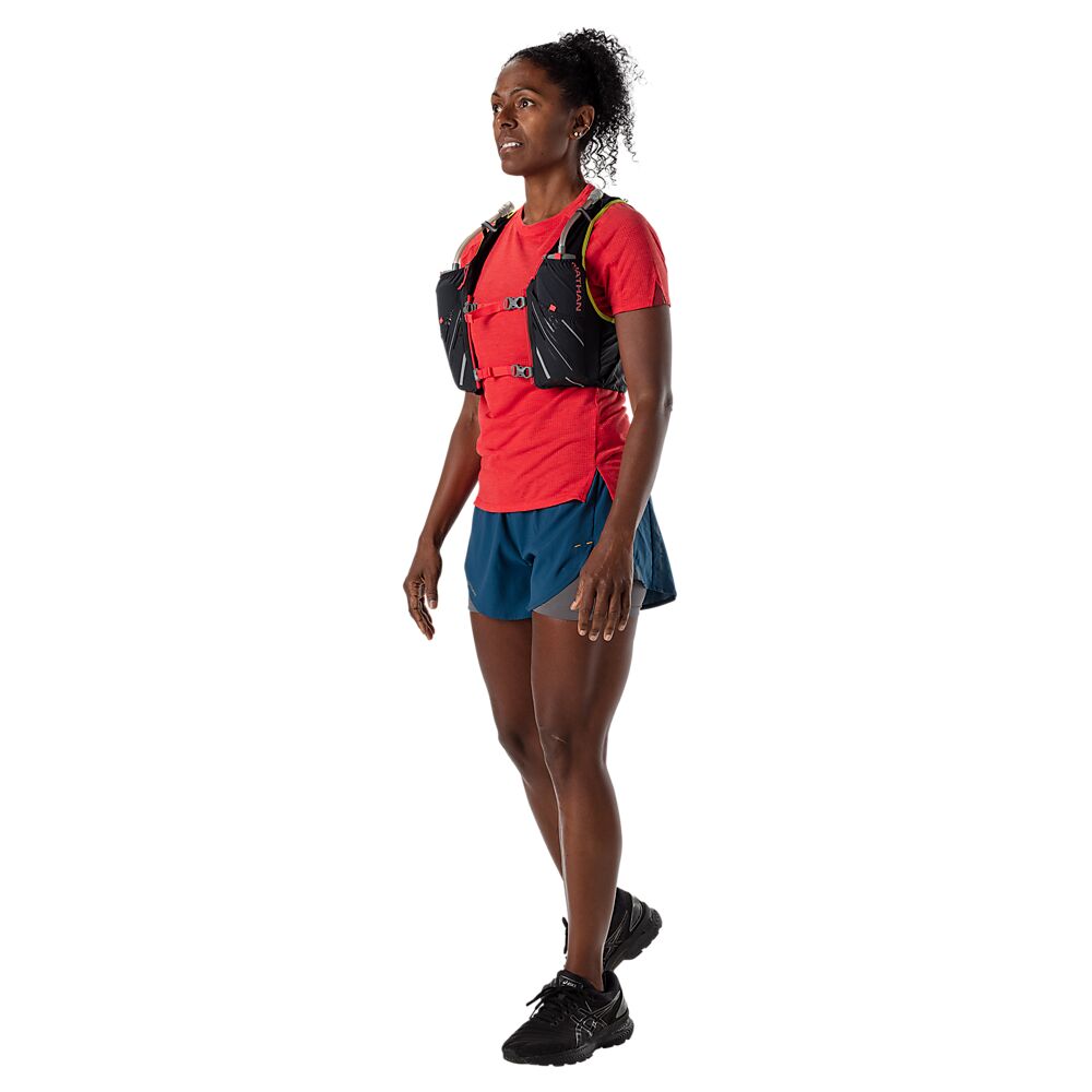 40200N-00027_Wm's Pinnacle 4 Black-Hibisucus_onBody 2.png