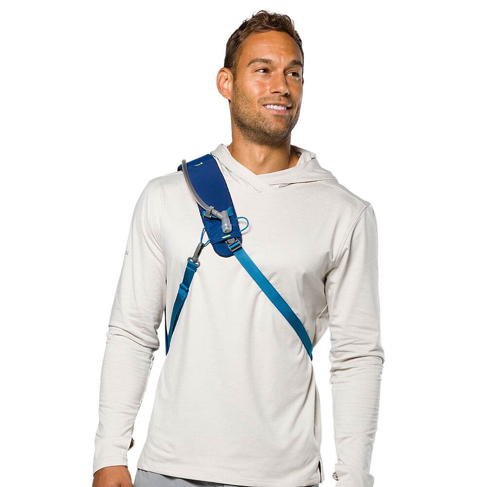 30450N-60278_Run Sling 6L Estate Blue-Sky Blue_onBody 4.png