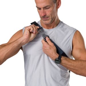 30470N-00186_Run Sling 2L Black-Ribbon Red_onBody 5.png