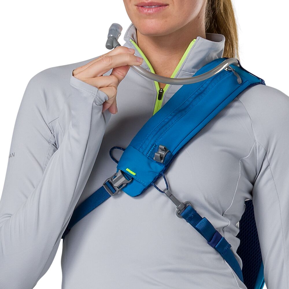 30430N-60272_Run Sling 8L Deep Blue-Sky Blue_onBody 4.png