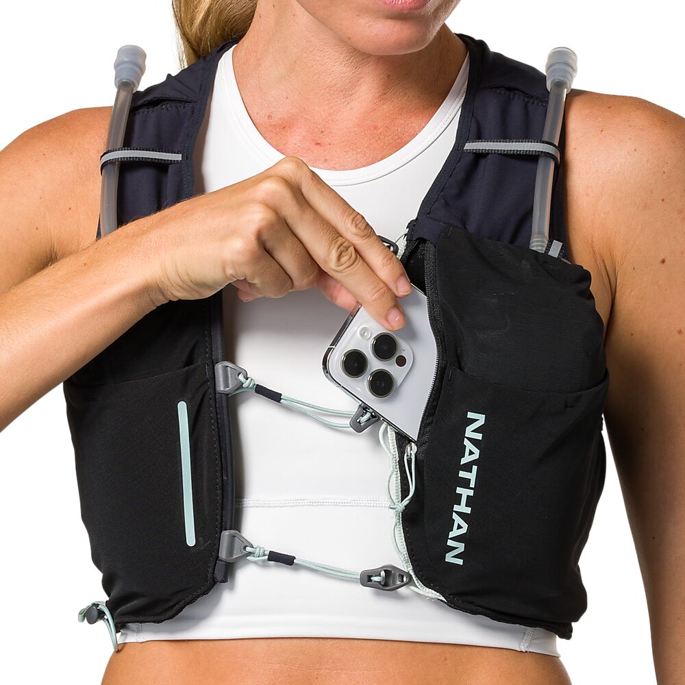 30710N-00268_Wm's Pinnacle Pro 6L Black-Surf Spray_onBody 3.png