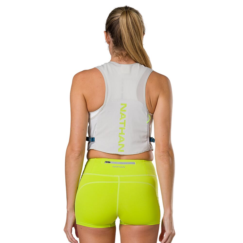 30570N-60011_Pinnacle FeatherLite Vest Vapor Grey_onBody 9.png