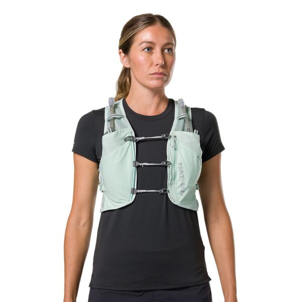 30890N-50215_Wm's Pinnacle Breeze 4L Surf Spray-Reflective Silver_onBody 1.png