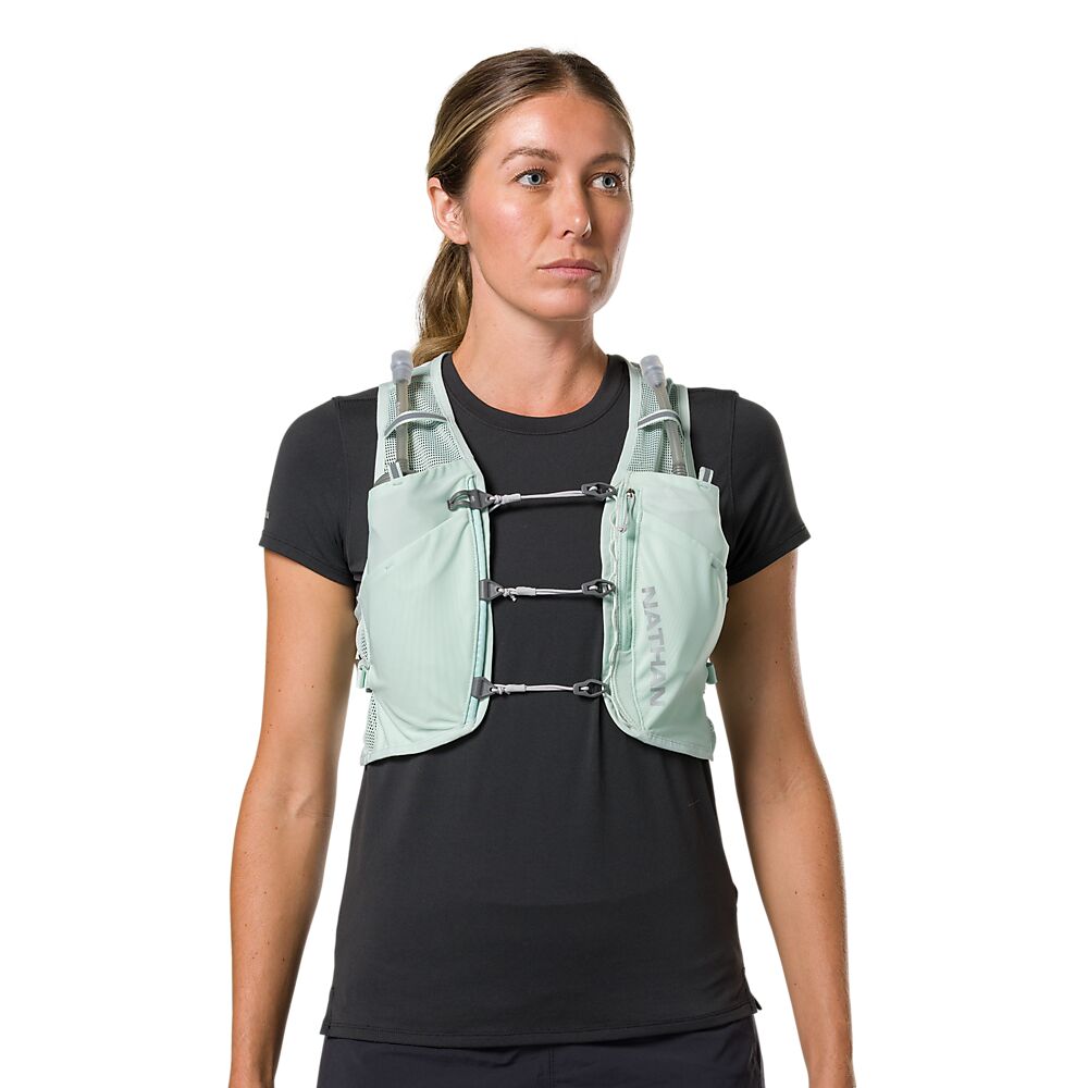30890N-50215_Wm's Pinnacle Breeze 4L Surf Spray-Reflective Silver_onBody 1.png
